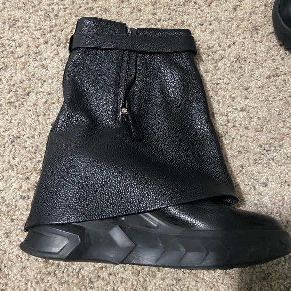Boots - Picture 1 of 10